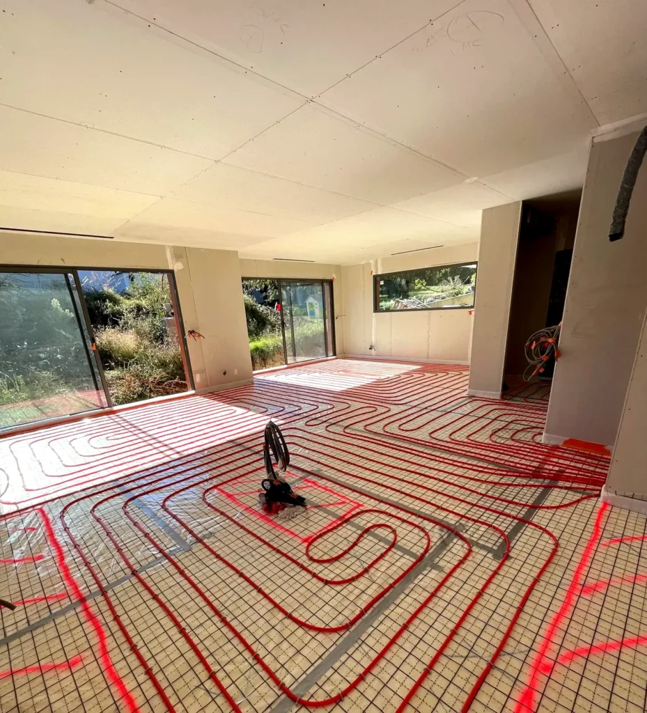 Réseau de plancher chauffant dans une pièce