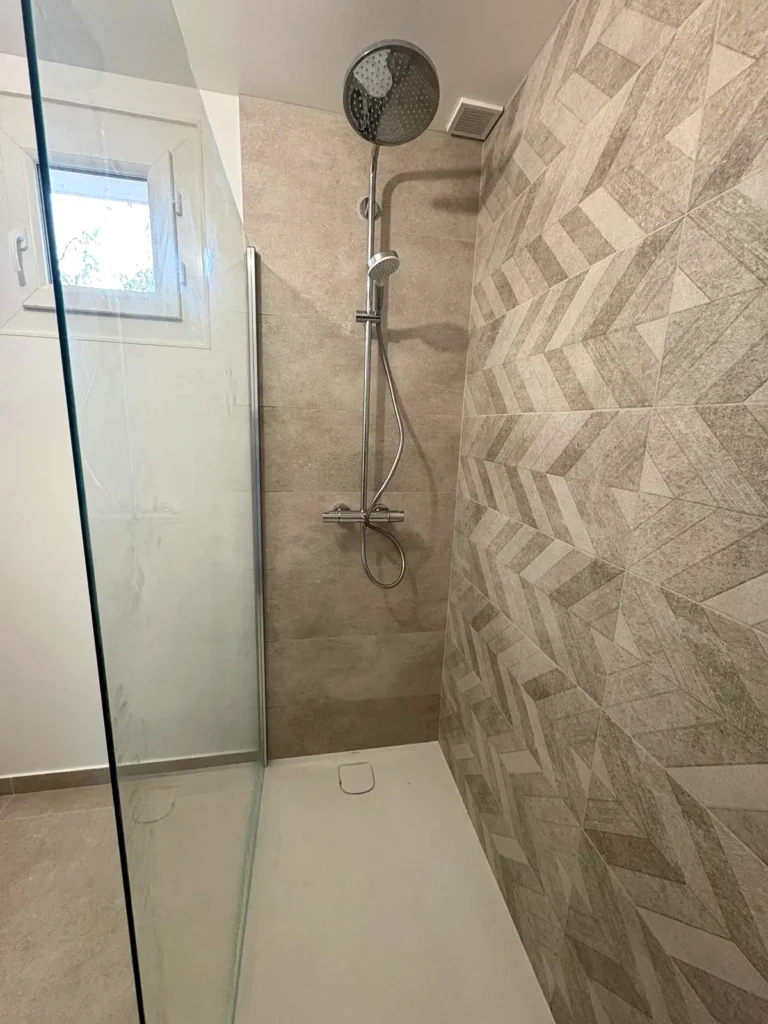 Douche avec colonne et receveur